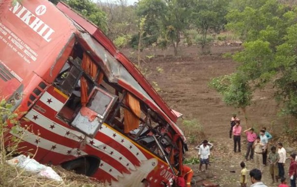 ДТП с автобусом в Индии: 17 погибших