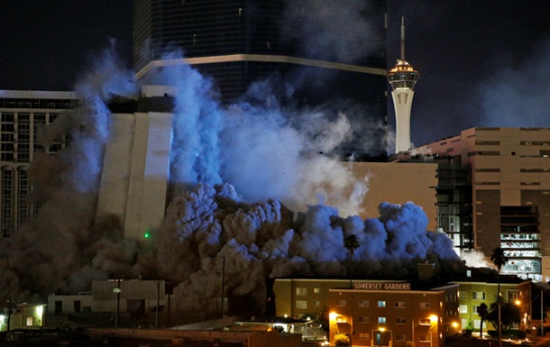 В Лас-Вегасе взорвали легендарное казино Riviera