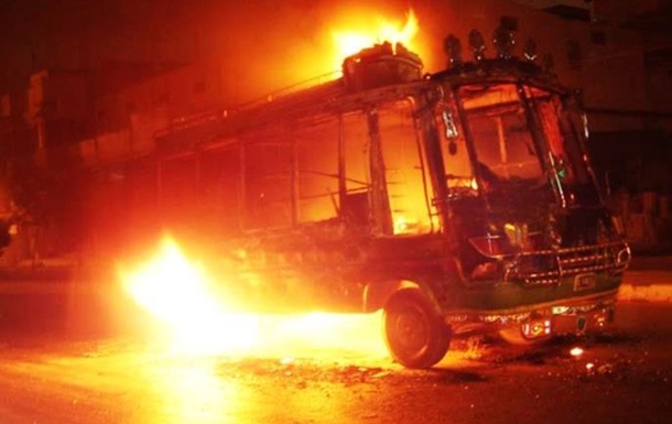 В Париже с криками Аллах акбар подожгли автобус