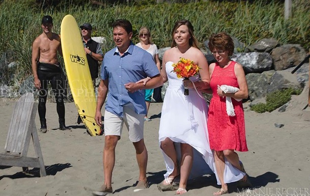 Премьер Канады с голым торсом попал на свадебное фото