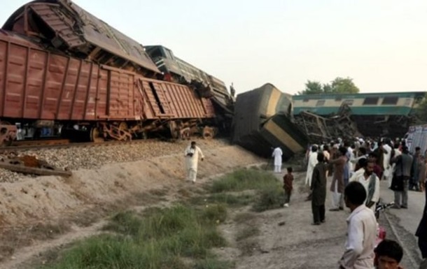 Столкновение поездов в Пакистане: шесть жертв, 150 пострадавших