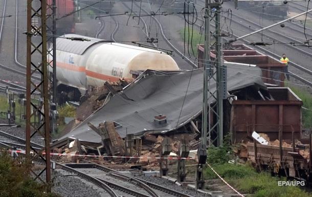В Германии поезд снес здание диспетчеров, есть пострадавшие