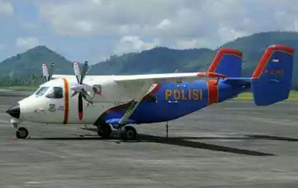 В Индонезии разбился полицейский самолет