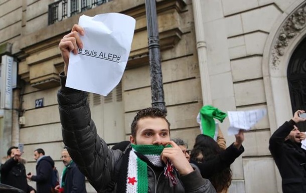 В Париже протестовали против атак Асада и РФ в Алеппо