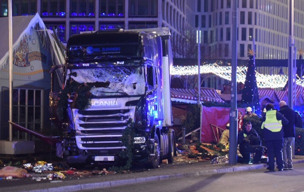 Наезд грузовика в Берлине: погибли не менее 9 человек