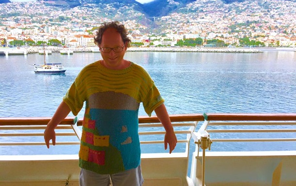 Турист из США создает свитера с изображением посещенных мест