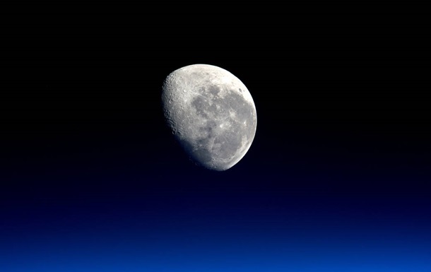 SpaceХ отправит в полет вокруг Луны двух туристов