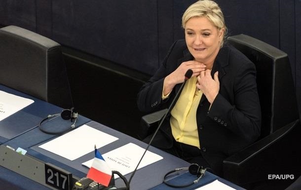 Европарламент лишил Ле Пен иммунитета
