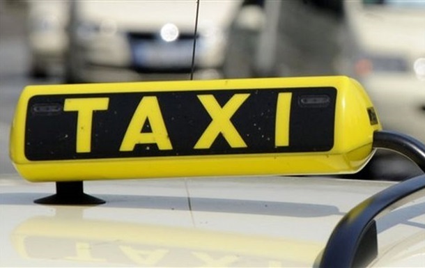 Исследователи назвали самый опасный цвет такси