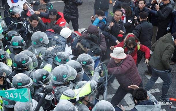 В Сеуле столкновения с полицией: есть погибшие