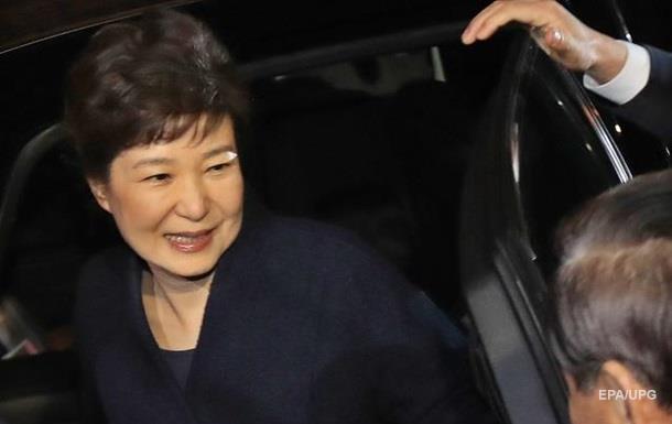 Экс-президент Южной Кореи выехала из резиденции и бросила собак