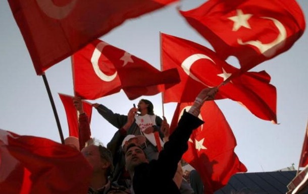 Турция поддержала атаку США на авиабазу Асада