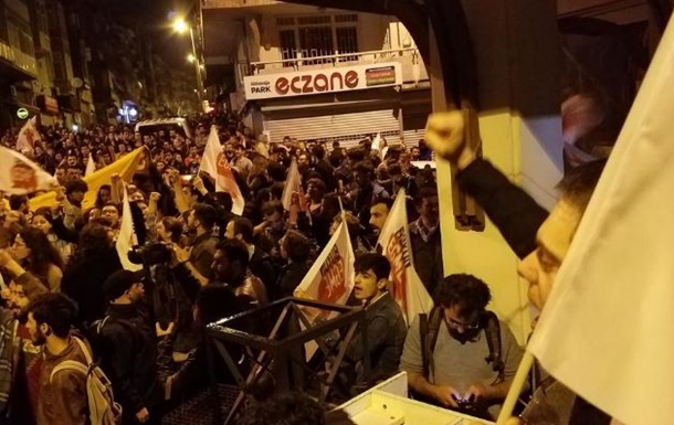 Референдум в Турции: жители Стамбула устроили акции протеста