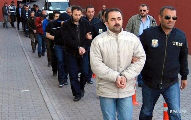 В Турции  за связи с Гюленом  уволены девять тысяч полицейских 