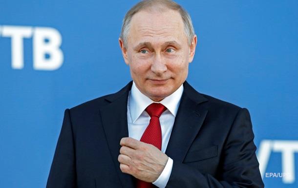 Путин запретил цифры и титулы в именах россиян