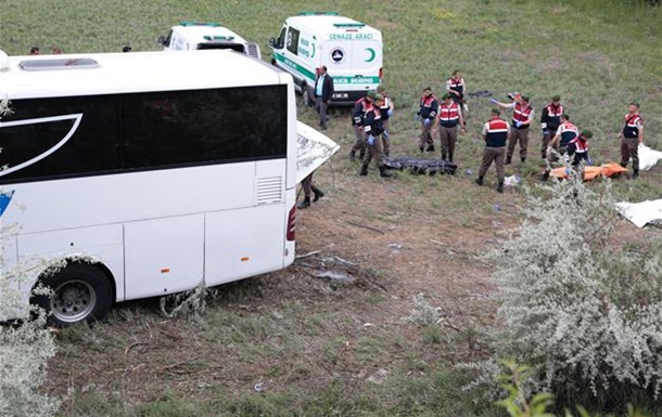 В Турции перевернулся автобус: восемь погибших