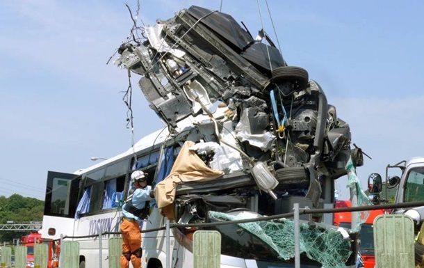 В Японии  летающий  автомобиль врезался в автобус: 45 раненых