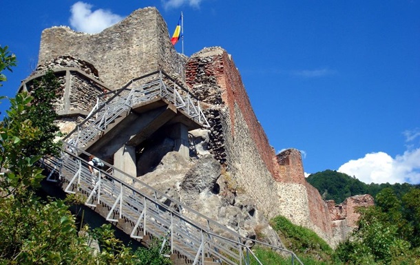 Замок Дракулы закрыли для туристов из-за медведей