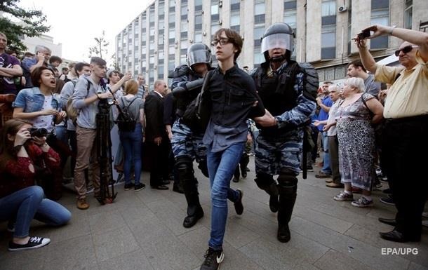 Протесты в России: школьник арестован на два месяца