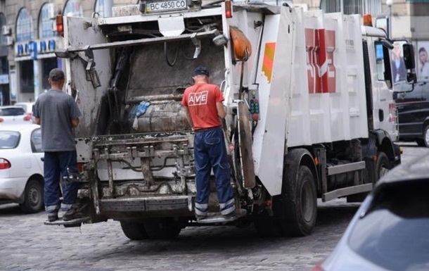 Львів почали очищати від сміття