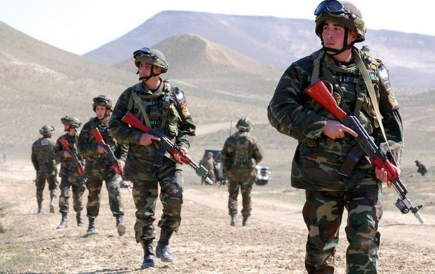 Азербайджан заявил об ударе по армянским позициям в Карабахе