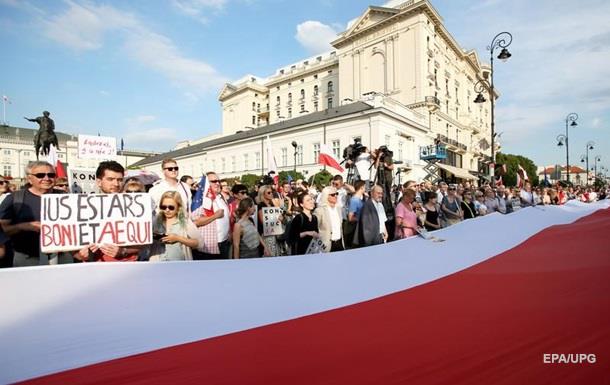 В Польше ветировали вызвавшие протесты законы