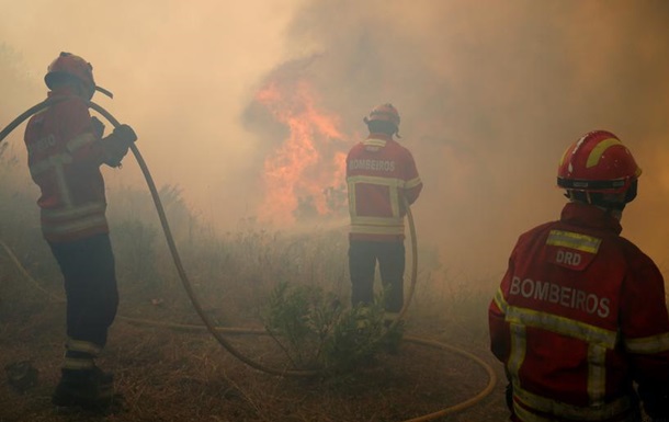 Лісові пожежі в Португалії: вогонь заблокував ціле село