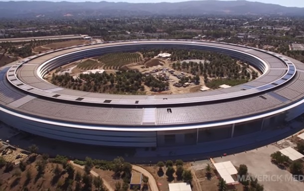 Почти завершенный кампус Apple сняли с дрона