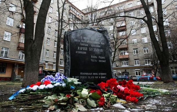 В Москве в мемориал Буданову бросили коктейль Молотова