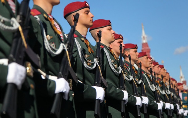 В РФ для генералов гвардии закупят хрустальные погоны