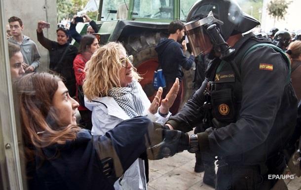 МВД Испании заявило о 431 раненом полицейском в Каталонии