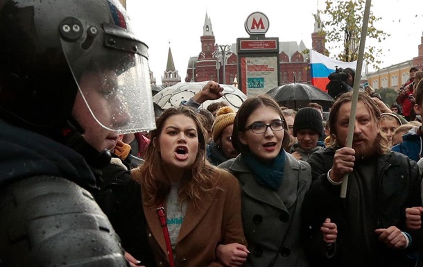 Акции в поддержку Навального в РФ: задержаны более 100 человек