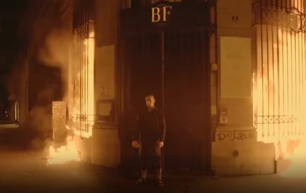 Появилось видео поджога Банка Франции Павленским