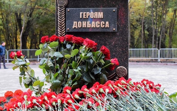 Кремль объяснил участие Суркова в открытии памятника  героям Донбасса 