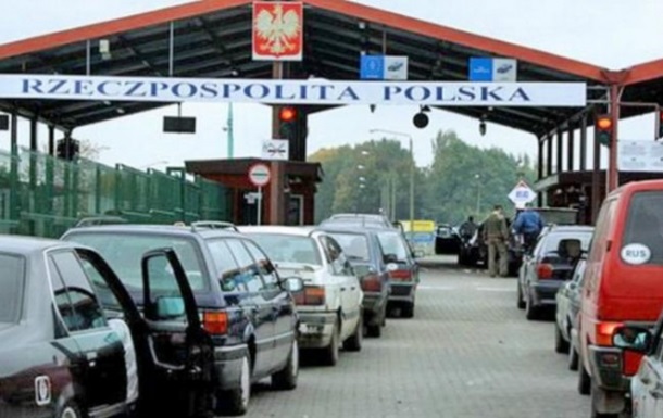 Польские таможенники усилили осмотр украинцев, вызвав столпотворение