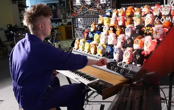 Блогер создал  орган  из говорящих игрушек Furby