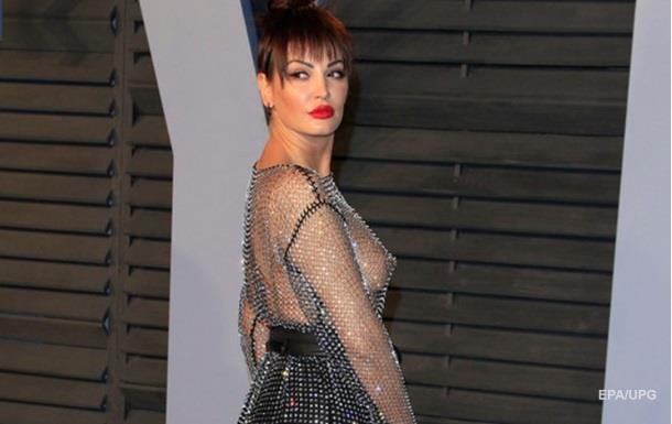Певица пришла на вечеринку Оскара в  голом  платье