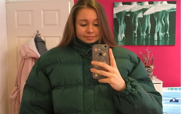Девушку высмеяли в Сети за гигантскую куртку