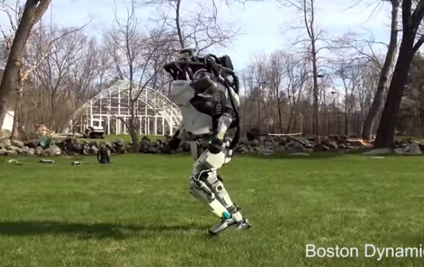 Гуляющих роботов Boston Dynamics сняли на видео