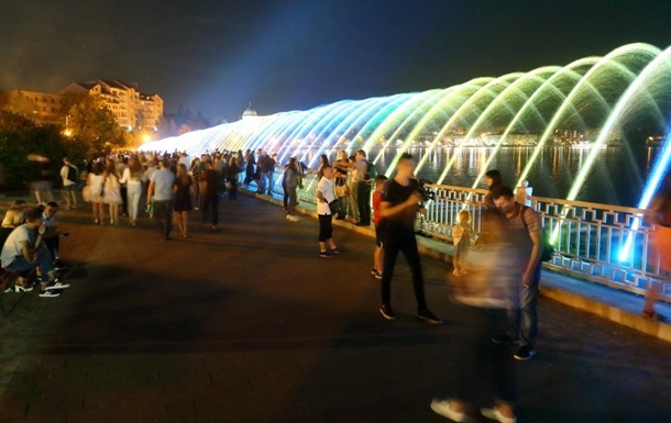 В Тернополе открыли длиннейший аэрационный фонтан страны