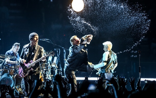 Солист U2 потерял голос во время концерта