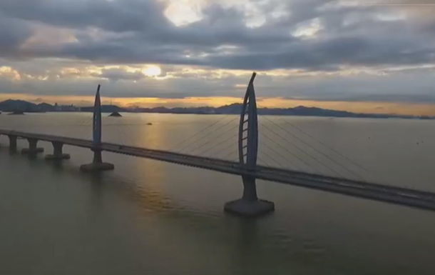 Открыт самый длинный мост над морем