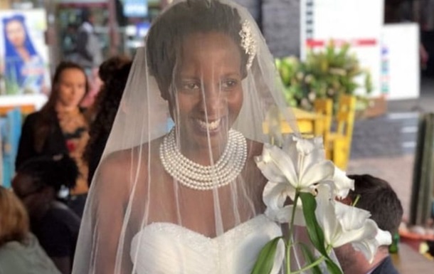 Девушка заключила брак с собой из-за укоров родни