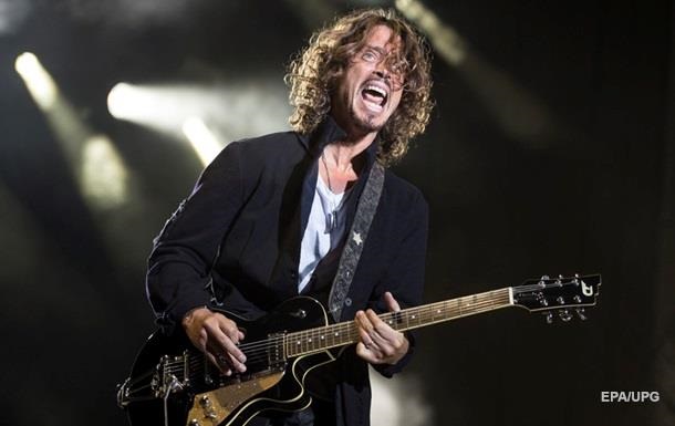 Вдова фронтмена Soundgarden обвинила в его суициде врача