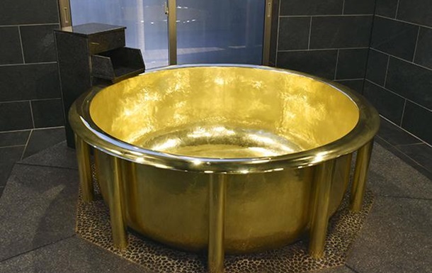 На японском курорте установили рекордную золотую ванну 
