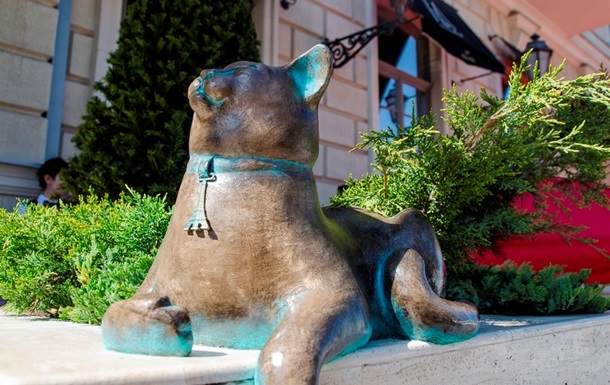В Одессе открыт памятник беззаботной кошке Софе