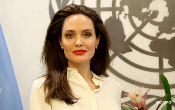 Актриса Анджелина Джоли стала редактором журнала