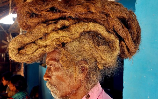 Индус отращивал и не мыл волосы 40 лет