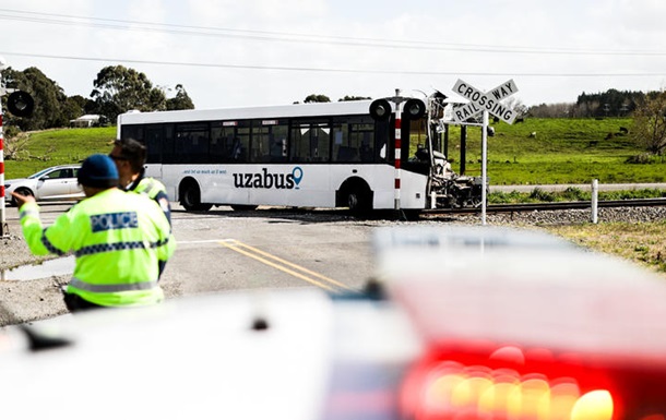 В Новой Зеландии произошло ДТП с участием школьного автобуса и поезда