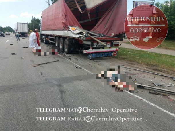 Смертельное ДТП на Черниговщине: водитель фуры заснул за рулем